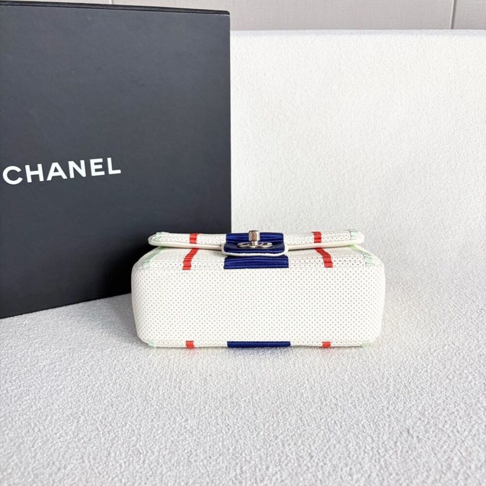 Chanel Women Pre-Loved Bag Very Good Condition - Picture 5 of 9